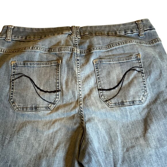 Lane Bryant Denim Bermuda‎ Shorts Size 18 Light Wash Casual Summer Wear - Picture 4 of 4